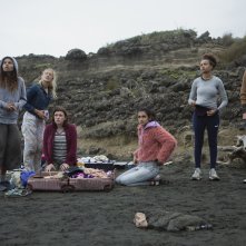 The Wilds: il cast in una scena