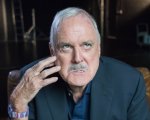 John Cleese: dopo la difesa a J.K. Rowling, nuove accuse di transfobia su Twitter