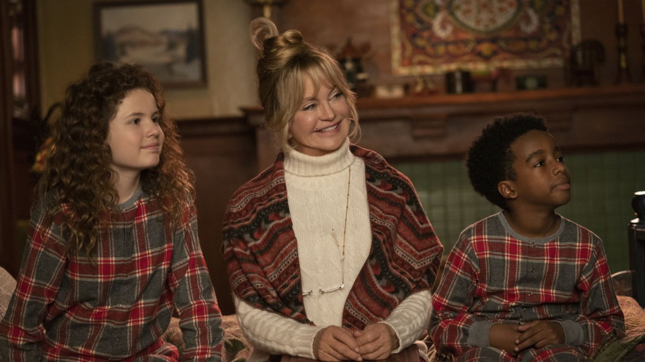 Goldie Hawn in una scena di Qualcuno salvi il Natale 2