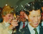Quando Lady Diana ruppe una bottiglia sulla testa di Carlo, sul set di 007 (VIDEO)