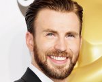 Chris Evans come Baby Yoda: il confronto fotografico diventa virale su Twitter