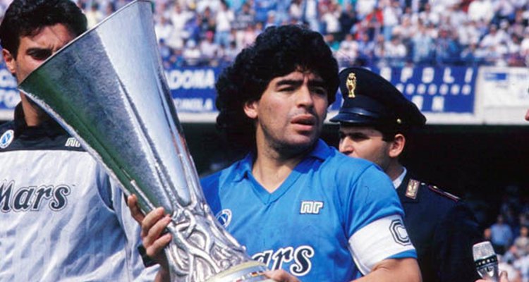 Diego Armando Maradona, suo figlio ricoverato per Covid-19 ...