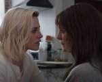 Kristen Stewart svela il 'disgustoso' regalo creato per Mackenzie Davis, sua co-star in Happiest Season