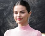 Selena Gomez: il reboot di Bayside School fa ironia sul suo trapianto ed è polemica
