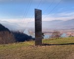 Un misterioso monolite appare in Romania dopo la scomparsa di quello avvistato in Utah