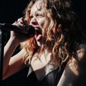 Sound of Metal: Olivia Cooke in una scena del film