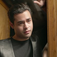 Selena - La serie: Gabriel Chavarria in una scena della serie