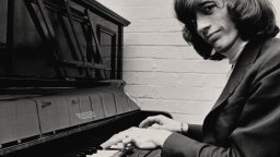 The Bee Gees - How Can You Mend A Broken Heart - Clip Massachusetts