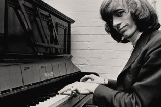 The Bee Gees - How Can You Mend A Broken Heart - Clip Massachusetts