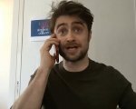 Daniel Radcliffe svela retroscena sui film di Harry Potter mangiando alette di pollo piccanti