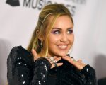 Miley Cyrus: 'Faccio tanto sesso su FaceTime, è il modo più sicuro per adesso'