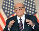 Rudy Giuliani positivo al COVID, le reazioni sui social, da Mark Ruffalo a Mark Hamill