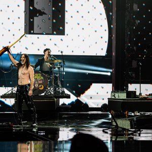 X Factor 2020: Manuel Agnelli con i Little Pieces of Marmalade in un'immagine della finale