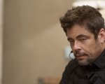 Sicario, Benicio Del Toro ha 'tagliato' i dialoghi del suo personaggio: ecco perché