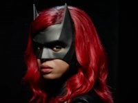 Batwoman: Javicia Leslie è la prima eroina nera nel trailer 'È tempo di essere potenti'