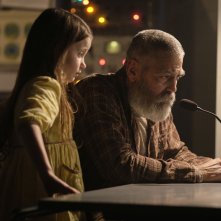 The Midnight Sky: un'immagine con Caoilinn Springall e George Clooney