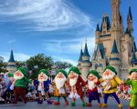 Disney World: mascherine photoshoppate sulle foto dei visitatori, è polemica