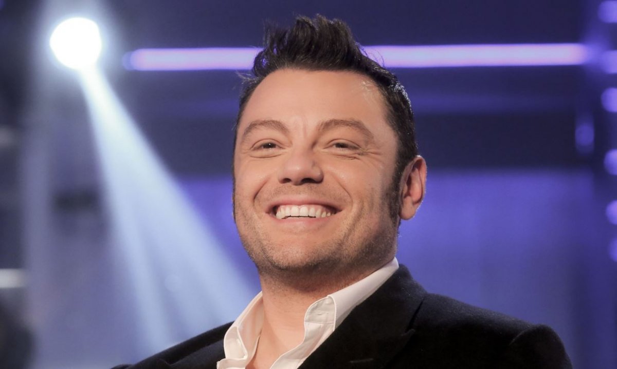 Verissimo oggi su Canale 5 ospiti Tiziano Ferro e Luca Argentero