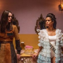 Il concorso: una scena con Keira Knightley  e Gugu Mbatha-Raw