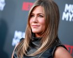 Jennifer Aniston, la foto su Instagram è sexy: 'Che specchio fortunato'