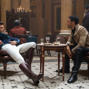 Bridgerton: Regé-Jean Page e Jonathan Bailey in una foto del pilot della serie