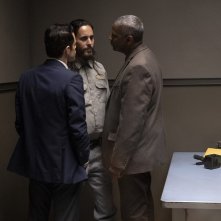 Fino all'ultimo indizio: Denzel Washington, Rami Malek e Jared Leto in una scena carica di tensione