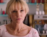 Promising Young Woman, Carey Mulligan commenta la recensione di Variety che critica il suo aspetto