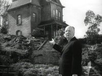 Fanno sesso nel motel di Psycho ma il microfono è aperto: agli Universal Studios si sente tutto