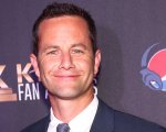 Kirk Cameron di Genitori in Blue Jeans organizza 'protesta pacifica' no mask: 'Un irresponsabile'
