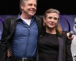 Mark Hamill ricorda Carrie Fisher a quattro anni dalla morte: 'Sempre con noi'