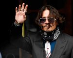 Johnny Depp, i suoi auguri di Natale su Instagram: 'È stato un anno difficile per tutti'