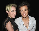 Miley Cyrus: tra Harry Styles e Justin Bieber, chi bacerebbe sotto il vischio?