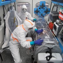 Aria: all'interno di un'ambulanza per il trasporto dei malati Covid