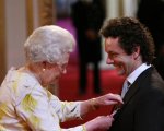 Michael Sheen svela perché ha rinunciato all'onorificenza ricevuta dalla regina Elisabetta II