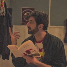 Nel bagno delle donne: Luca Vecchi in una scena del film