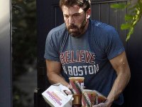 Ben Affleck: la disastrosa foto con i Dunkin' Donuts riassume il 2020