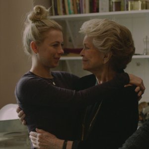 Pieces of a Woman: Iliza Shlesinger e Ellen Burstyn in una scena del film