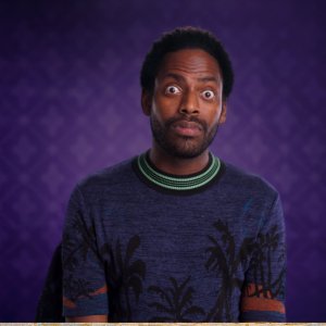 Storia delle parolacce: una scena della serie Netflix