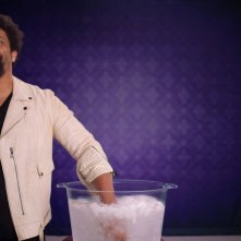 Storia delle parolacce: una scena tratta dalla serie Netflix