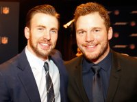 Arnold Schwarzenegger confonde Chris Pratt con Chris Evans: 'Scusami'