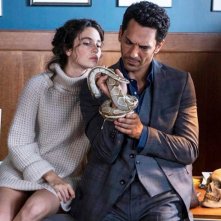 Balthazar: Tomer Sisley e Pauline Cheviller in una scena della serie