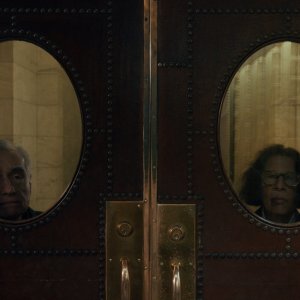 Fran Lebowitz: una vita a New York, Martin Scorsese e Fran Lebowitz in una scena della serie Netflix