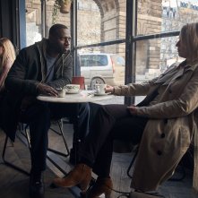 Lupin: Omar Sy e Ludivine Sagnier in un'immagine della serie Netflix