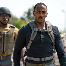 Outside the Wire: Anthony Mackie con Damson Idris in una scena