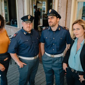 I delitti del BarLume 8, una scena corale