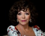 Joan Collins è felicissima di essersi vaccinata contro il COVID-19 a 87 anni