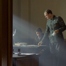 Lezioni di Persiano: Lars Eindiger in una scena