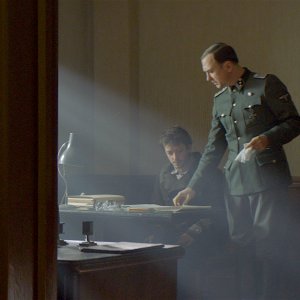 Lezioni di Persiano: Lars Eindiger in una scena