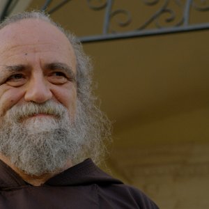 Anime Borboniche: Giobbe Covatta in un primo piano