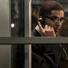 One Night in Miami: Kingsley Ben-Adirin in una cabina telefonica